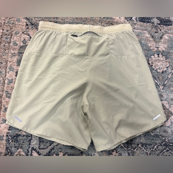 Men’s Nike green shorts - Picture 5 of 7